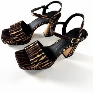 KATY PERRY COLLECTION The Square Open Sandal Liger Print Satin Size 8